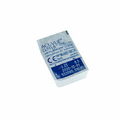 Acuvue Oasys 1-Day contact lens blister pack with lens details and blue labeling.